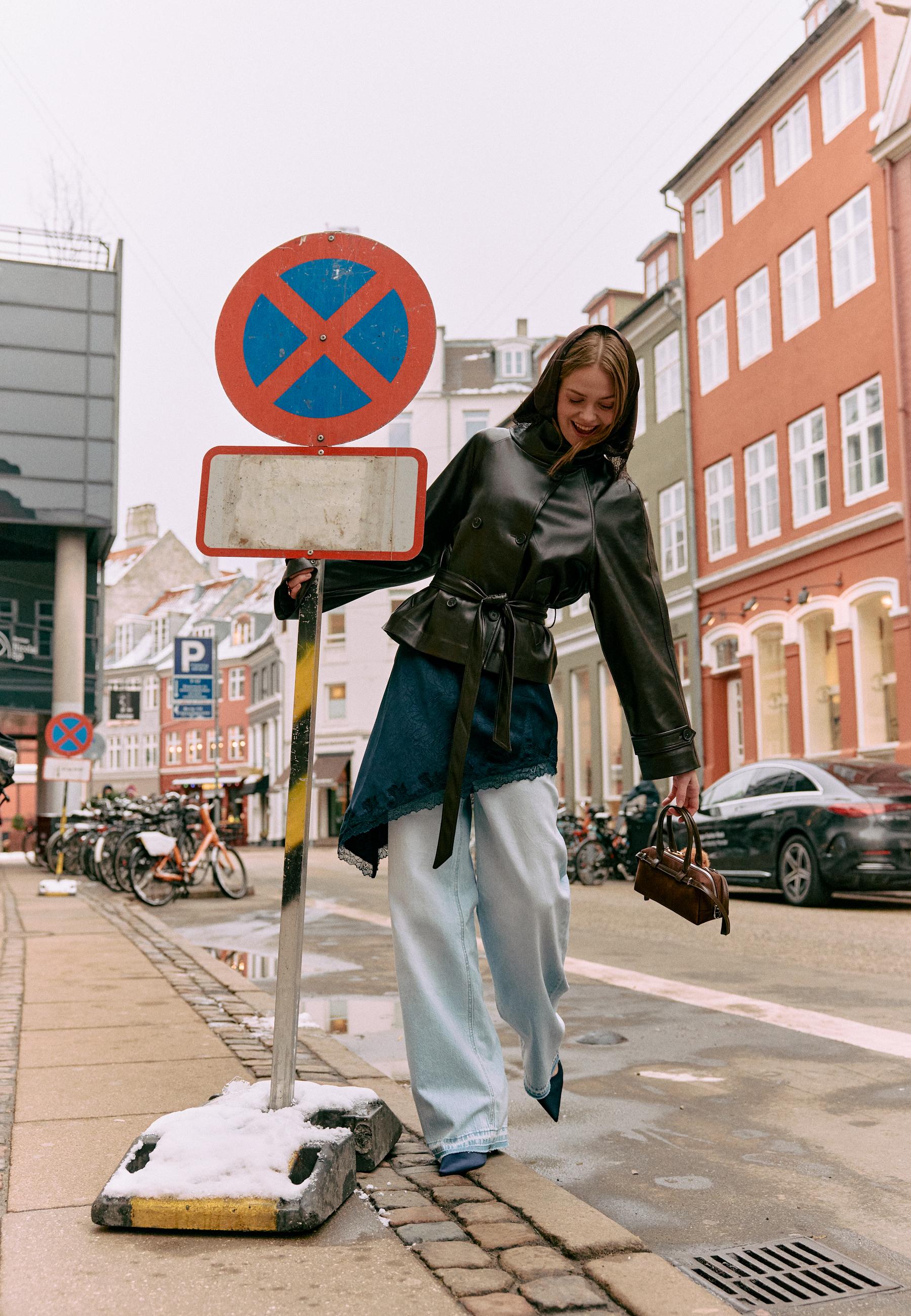 Stradivarius HIGH-NECK TRENCH COAT WITH LEATHER-EFFECT FINISH