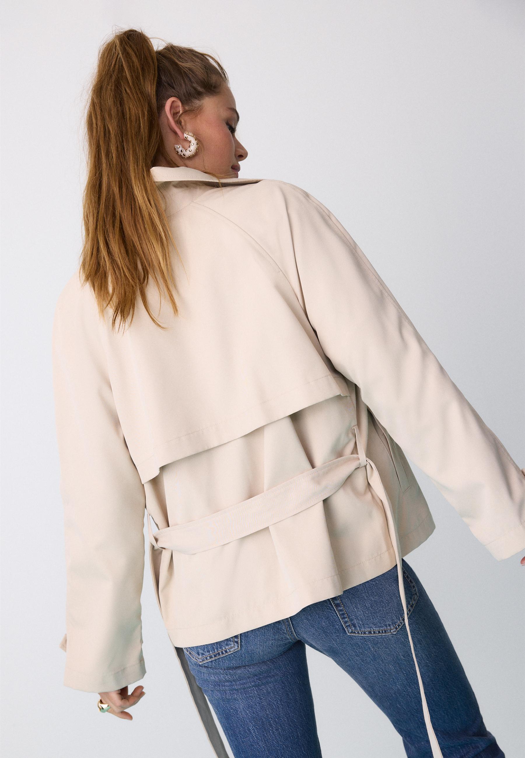 Stradivarius SHORT FLOWING TRENCH COAT WITH BELT