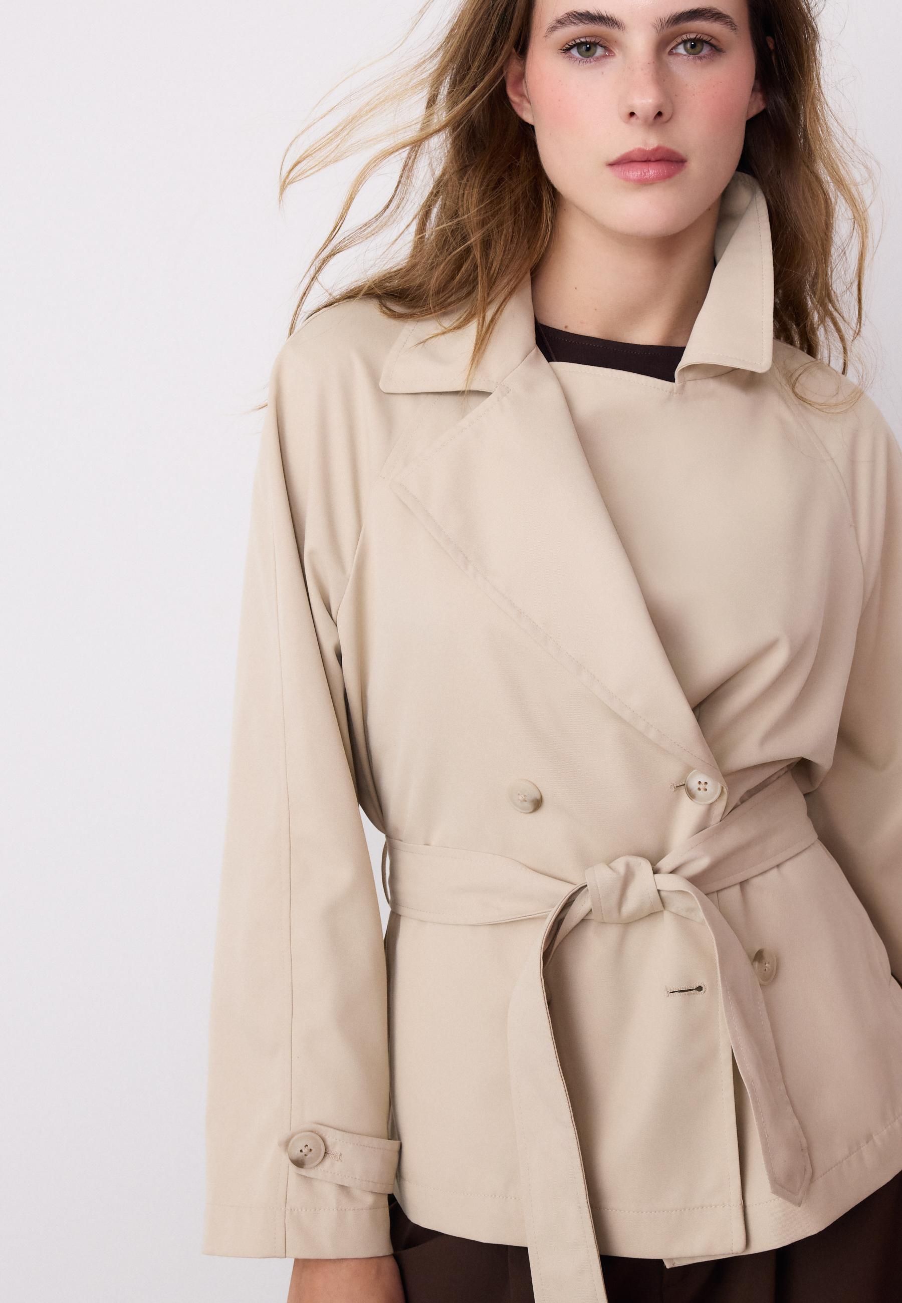 Stradivarius SHORT FLOWING TRENCH COAT WITH BELT