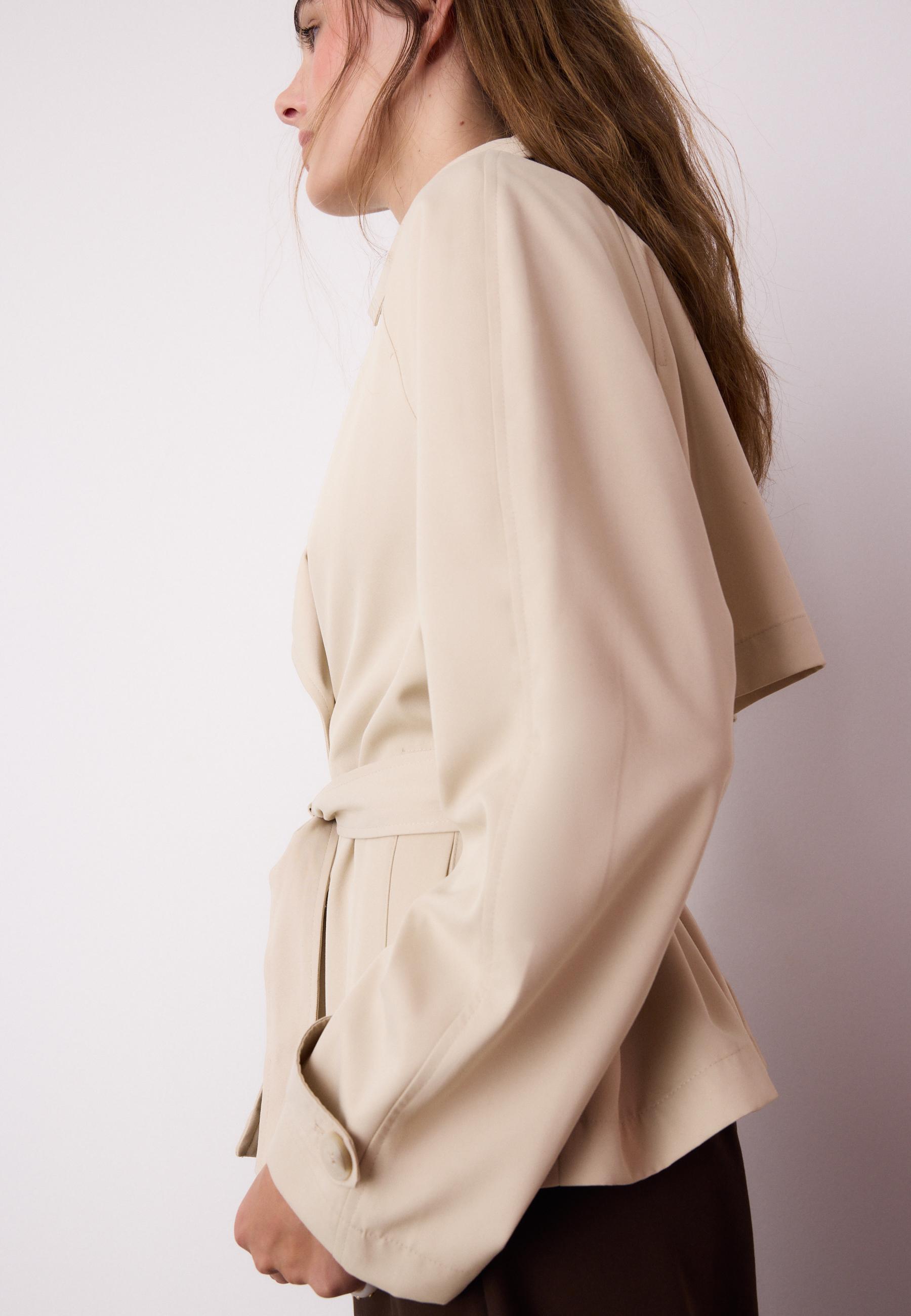 Stradivarius SHORT FLOWING TRENCH COAT WITH BELT