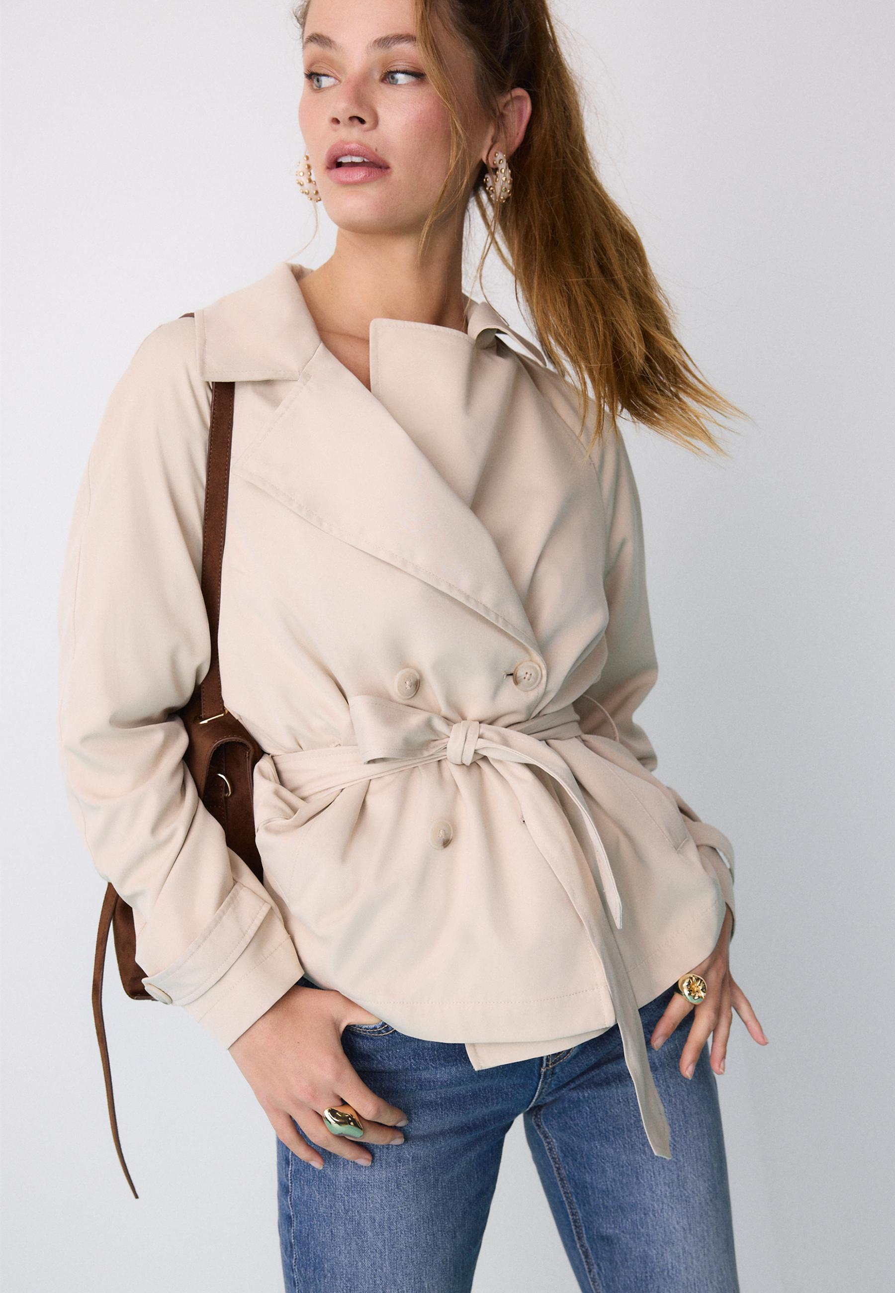 Stradivarius SHORT FLOWING TRENCH COAT WITH BELT