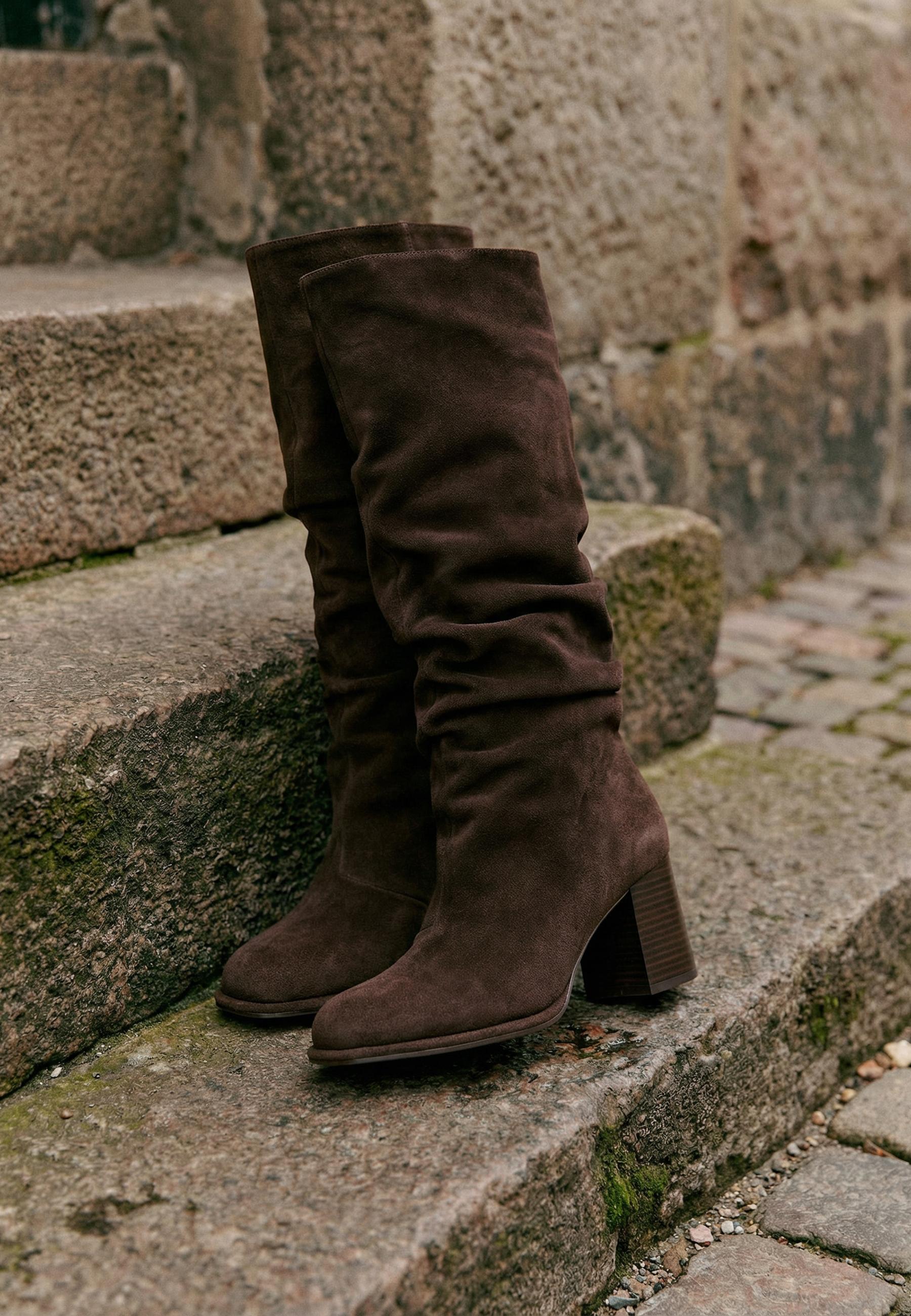 Stradivarius SLOUCHY LEATHER HEELED BOOTS
