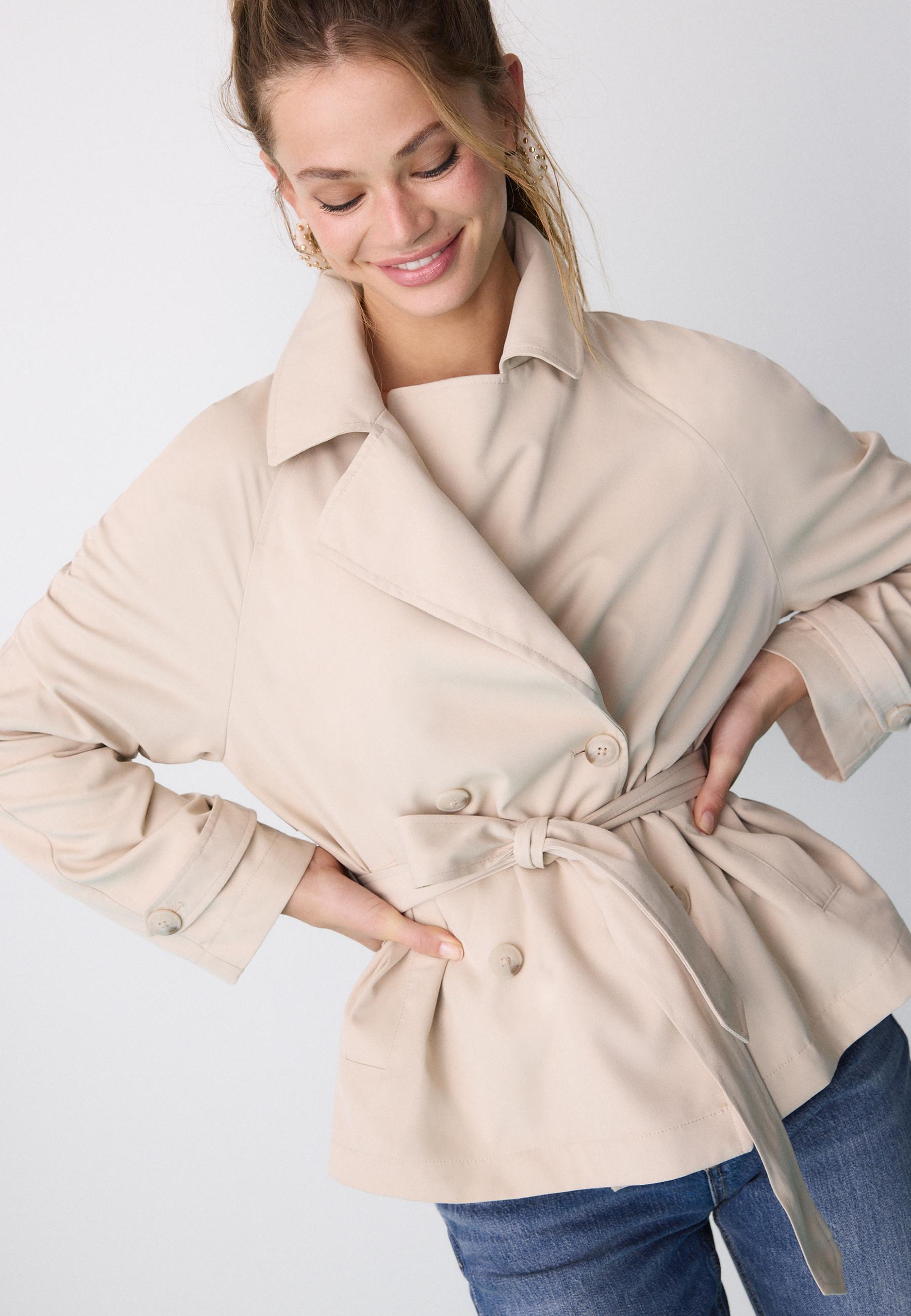 Stradivarius SHORT FLOWING TRENCH COAT WITH BELT