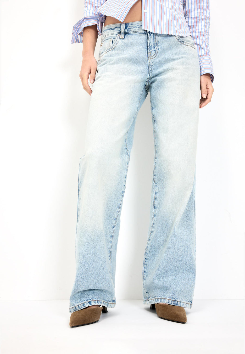 Stradivarius LOW-WAISTED STRAIGHT-LEG JEANS WITH POCKETS