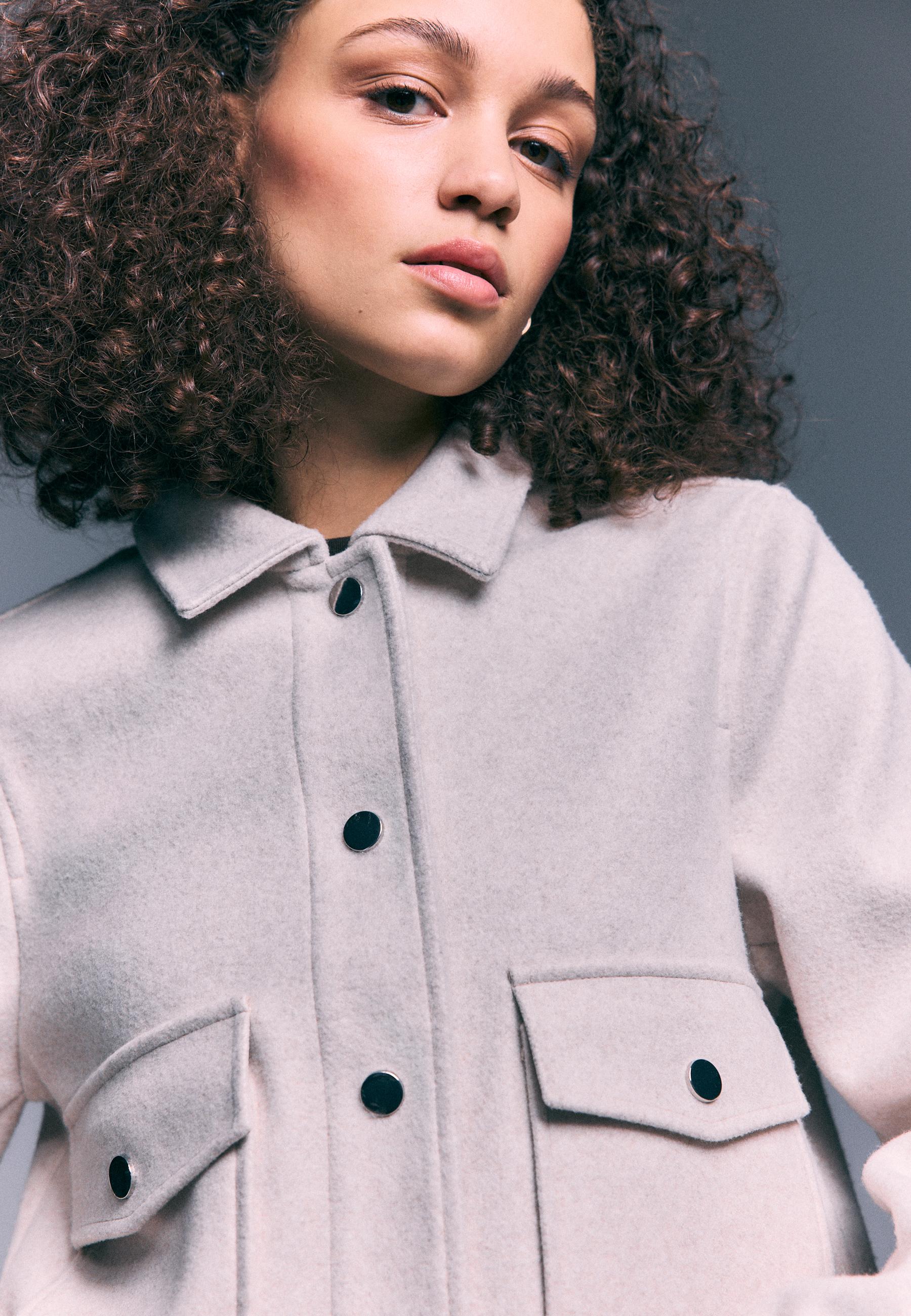 Stradivarius SOFT SHORT JACKET