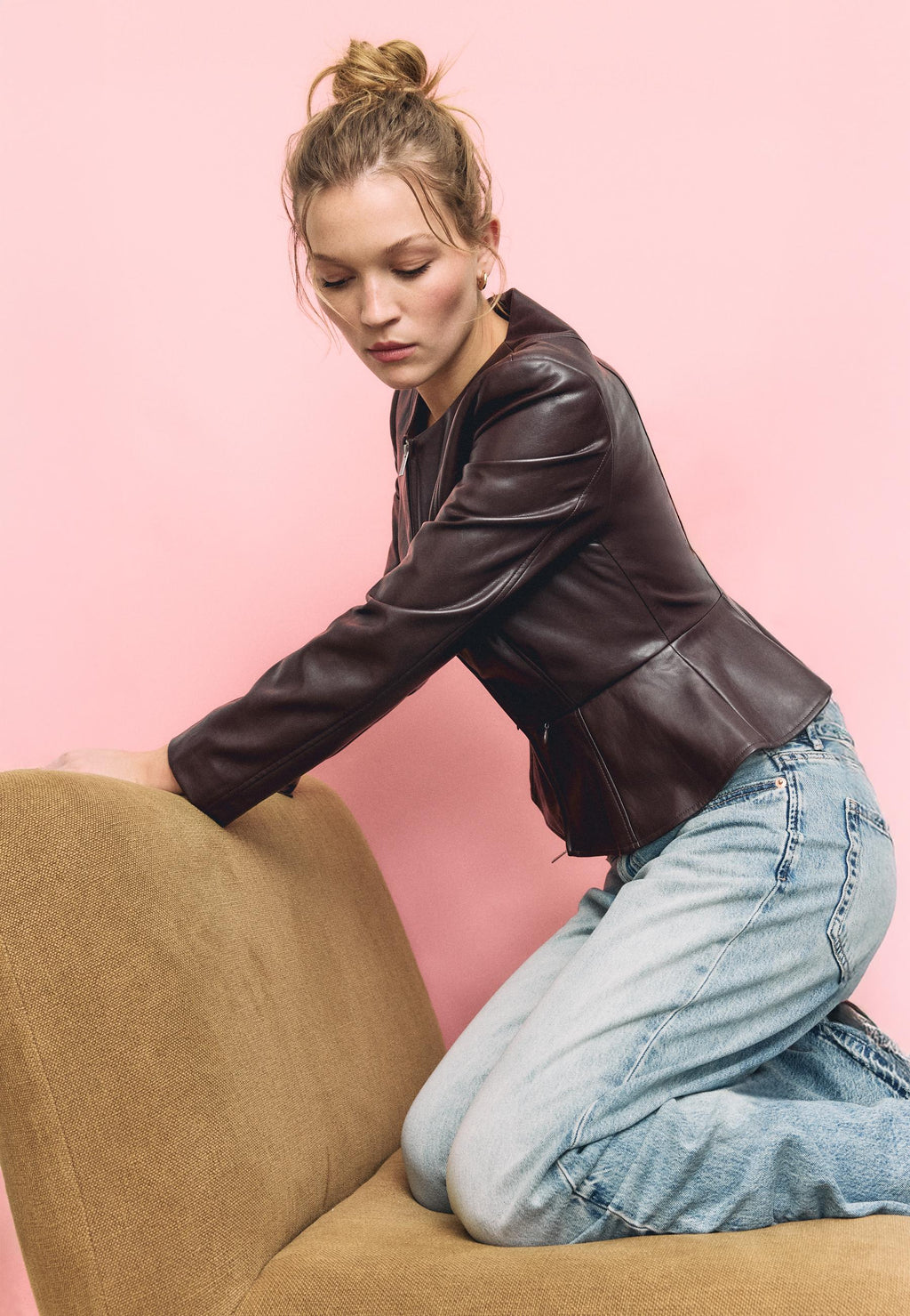 Stradivarius COLLARLESS PEPLUM BLAZER WITH A LEATHER EFFECT